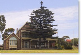 Boston House Motel - Accommodation Mermaid Beach 0