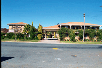 Grand Manor Motor Inn - Accommodation Mermaid Beach 0