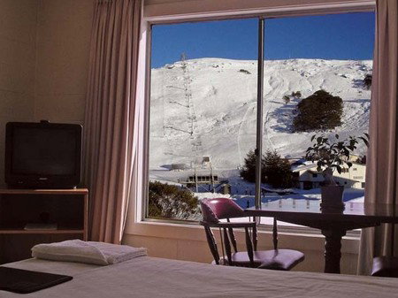 Falls Creek Hotel - Accommodation Mermaid Beach 1