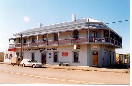 Grand Junction Hotel - Accommodation Mermaid Beach 0