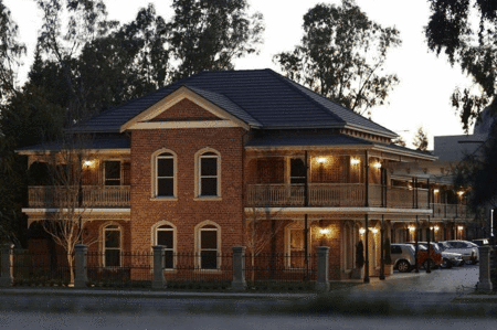 Carlyle Suites  Apartments - Accommodation Mermaid Beach