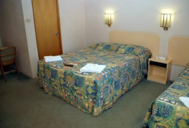 Oasis By The Lake - Accommodation Mermaid Beach 1