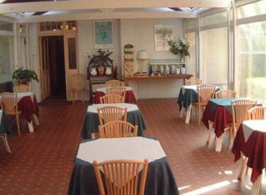 Mclaren Hotel - Accommodation Mermaid Beach 1