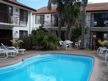 Peninsular Apartments - Accommodation Mermaid Beach