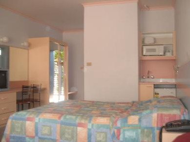 Golden Sands Motor Inn - Accommodation Mermaid Beach 1