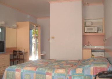 Golden Sands Motor Inn - Accommodation Mermaid Beach 3