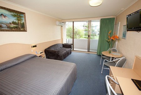 Palm Court Motor Inn - Accommodation Mermaid Beach 1