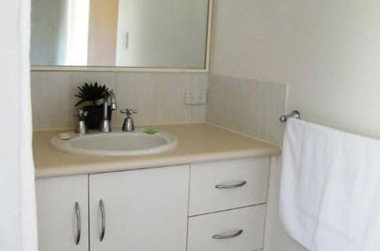 Clarks Beach Apartment - Accommodation Mermaid Beach 2