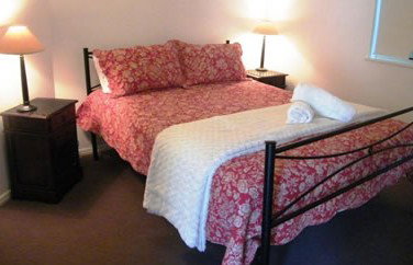 Clarks Beach Apartment - Accommodation Mermaid Beach 4