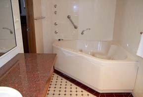 Queensgate Motel - Accommodation Mermaid Beach 1