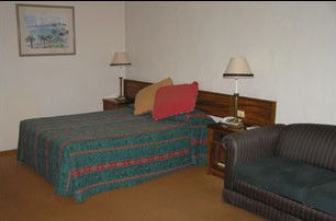 Seaton Arms Motor Inn - Accommodation Mermaid Beach 0