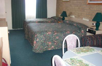 A Settlers Motor Inn - Accommodation Mermaid Beach 1