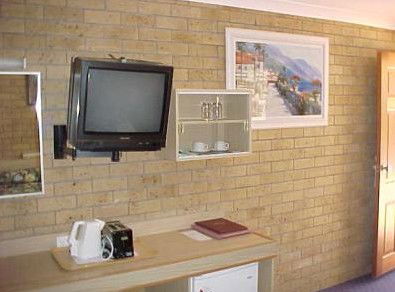 A Settlers Motor Inn - Accommodation Mermaid Beach 2