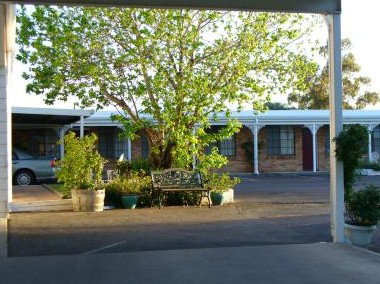 Colonial Motor Lodge - Accommodation Mermaid Beach 2