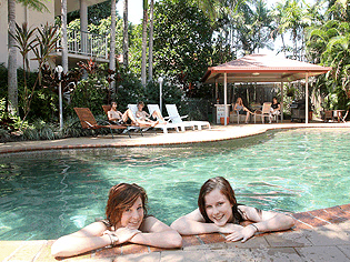 Cairns Reef Apartments And Motel - Accommodation Mermaid Beach 1