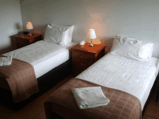 Cairns Reef Apartments And Motel - Accommodation Mermaid Beach 3