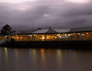 Waterfront Hotel - Accommodation Mermaid Beach