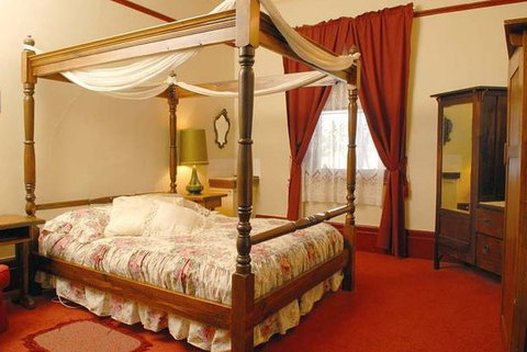 Mickey Bourkes Koroit Hotel - Accommodation Mermaid Beach 0