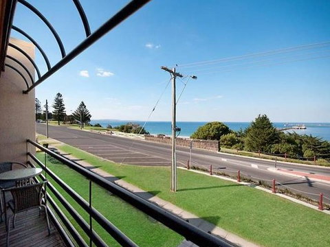 Centreport Units - Accommodation Mermaid Beach 1