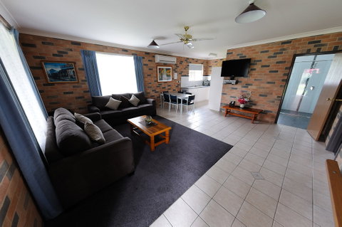 Greenvale Holiday Units - Accommodation Mermaid Beach 2