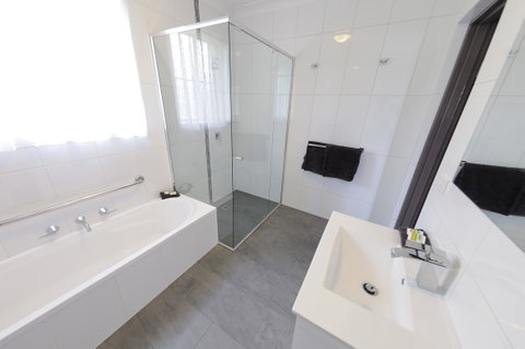 Greenvale Holiday Units - Accommodation Mermaid Beach 3
