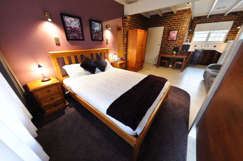 Greenvale Holiday Units - Accommodation Mermaid Beach 4