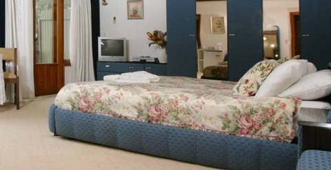 Chalet Swisse Spa Retreat - Accommodation Mermaid Beach 1