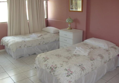Queensleigh Holiday Apartments - Accommodation Mermaid Beach 3