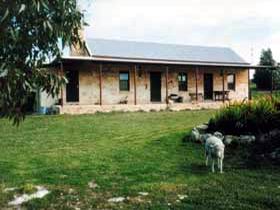 Mt Dutton Bay Woolshed Heritage Cottage - Accommodation Mermaid Beach 0