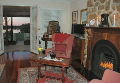 Paringa House B&B Stone Cottages - Accommodation Mermaid Beach 6