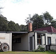 Glenbrook House and Cottage - Accommodation Mermaid Beach