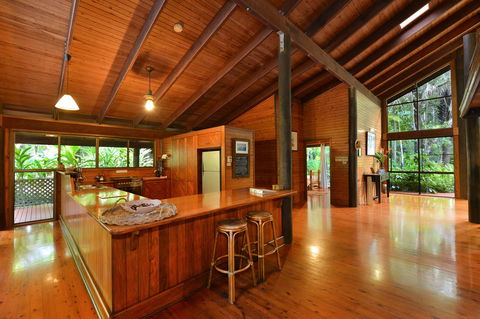 Wait A While Retreat - Accommodation Mermaid Beach 7