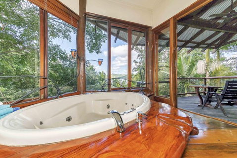 Secrets On The Lake - Accommodation Mermaid Beach 1