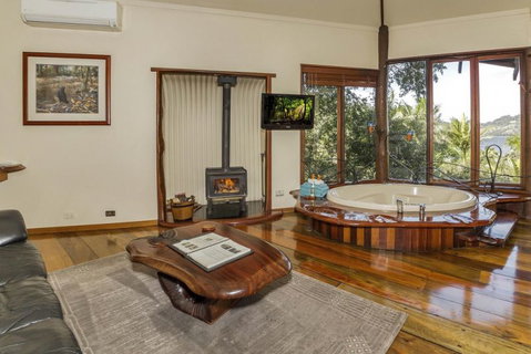Secrets On The Lake - Accommodation Mermaid Beach 2
