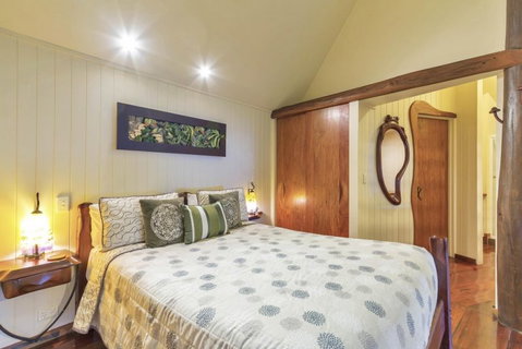 Secrets On The Lake - Accommodation Mermaid Beach 6