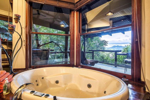 Secrets On The Lake - Accommodation Mermaid Beach 7