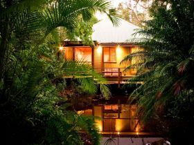 Hunchy Hideaway - Accommodation Mermaid Beach 0