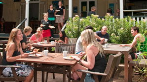 Halse Lodge Backpackers Hostel YHA - Accommodation Mermaid Beach 2