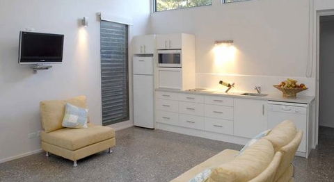 By The Beach B And B Holiday Apartments - Accommodation Mermaid Beach 1