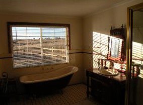 Lachney Cottage - Accommodation Mermaid Beach 3