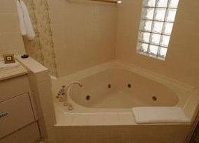 McNevins Warwick Motel And Gunyah Restaurant - Accommodation Mermaid Beach 0