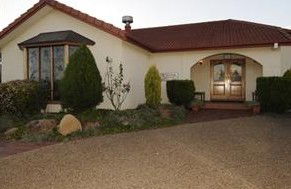 McNevins Warwick Motel And Gunyah Restaurant - Accommodation Mermaid Beach 2