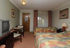McNevins Warwick Motel And Gunyah Restaurant - Accommodation Mermaid Beach 4