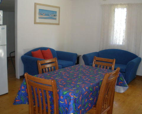 Cosy Cottages Amity Point - Accommodation Mermaid Beach 3