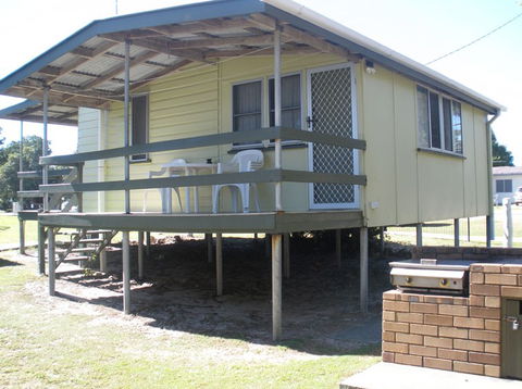 Cosy Cottages Amity Point - Accommodation Mermaid Beach 4