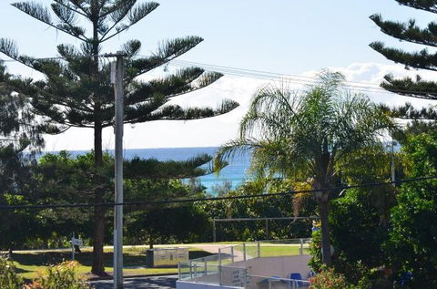 La Costa Motel - Accommodation Mermaid Beach 3
