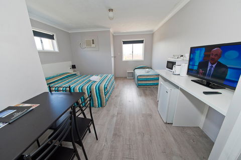 Burleigh Gold Coast Motel - Accommodation Mermaid Beach 1