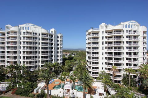 Burleigh Mediterranean Resort - Accommodation Mermaid Beach 2