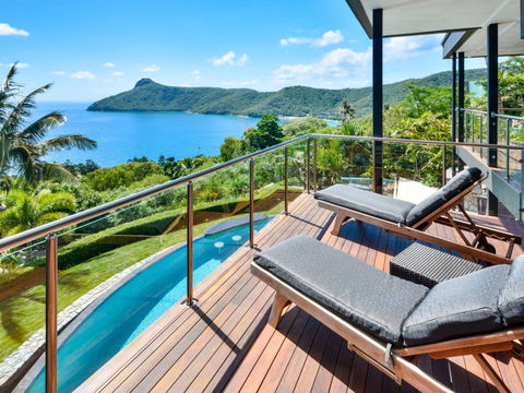 Whitsunday Holidays - Accommodation Mermaid Beach 0