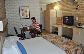 Castle Motor Lodge - Accommodation Mermaid Beach 1